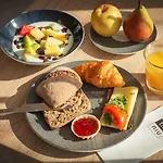 - The Niu, Mood By Ihg Hotel 3*