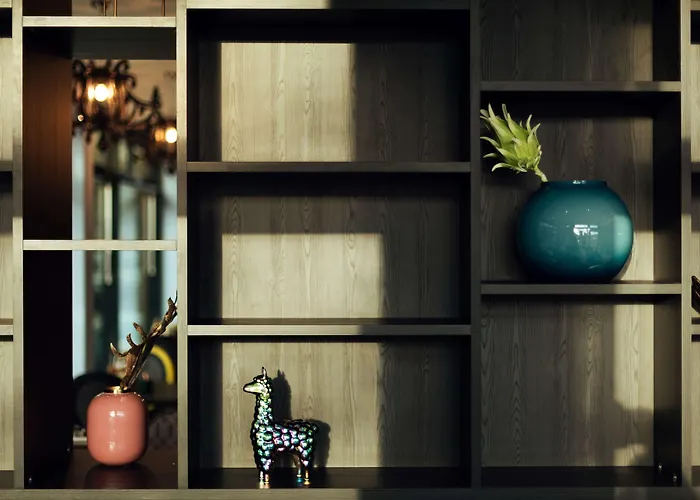 - The Niu, Mood By Ihg 3*