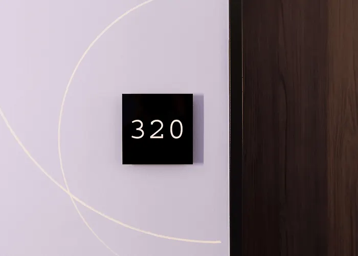 - The Niu, Mood By Ihg 3*